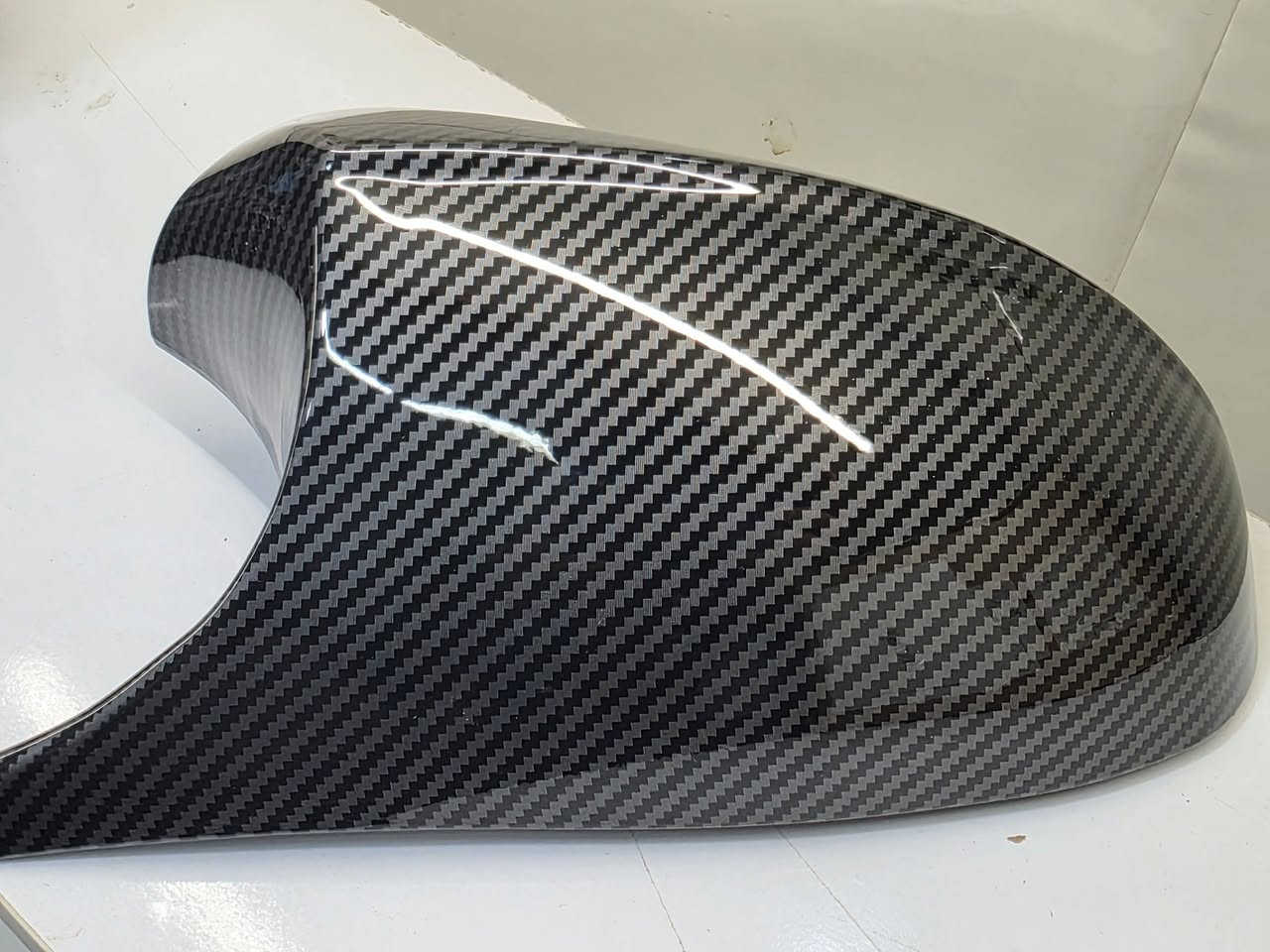 هذا غطاء مرآة جانبية من ألياف الكربون
مصنوع من ألياف الكربون خفيفة الوزن وعالية القوة.
يتميز بنمط نسيج قطني طويل ولامع.
مصمم ليكون غطاءً يثبت فوق مرآة المصنع الأصلية.
يستخدم عادة كترقية جمالية للسيارات الرياضية أو سيارات

مكاني بغداد الكاضميه 
أعله سعر ابيع


**إذا كنت صاحب هذا الإعلان وتريد حذفه لأي سبب، رجاءا أرسل رسالة إلى الدعم الفني**