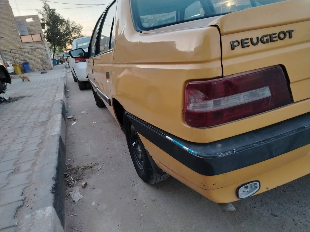 السلام عليكم بيجو لميس موديل 2012 بسمي انكليزي  مصفر هيئه وغرامات محرك كير صدرومشط كله جديد تخم تاير كله جديد بقه بس الصدر الخلفي جبت غراضه وما شادهن السياره جاهزه مال شغل  حادثهه بالصندوك وتصليحهه مو حلو مكاني بغداد الرصافه السعر ٢٧ مجال قليل  ***********
