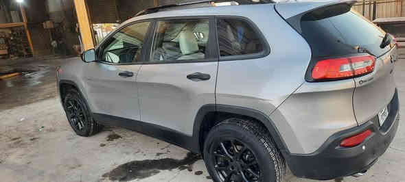 سلام عليكم
من رخصة الادمن
للبيع سياره جيب شيروكي بزون موديل ٢٠١٧ رقم بغداد جديد 
كير محرك مكفول ٢٤٠٠ اربعه سلندر  تبريد ثلج داخل جلد سايد بريك بصمه السياره بيه صبغ صفحه عكس السائق سياره جاهزه مناقصها شي  مكان السياره بغداد الدوره
السعر.. ١٠٨
للأتصال ***********
