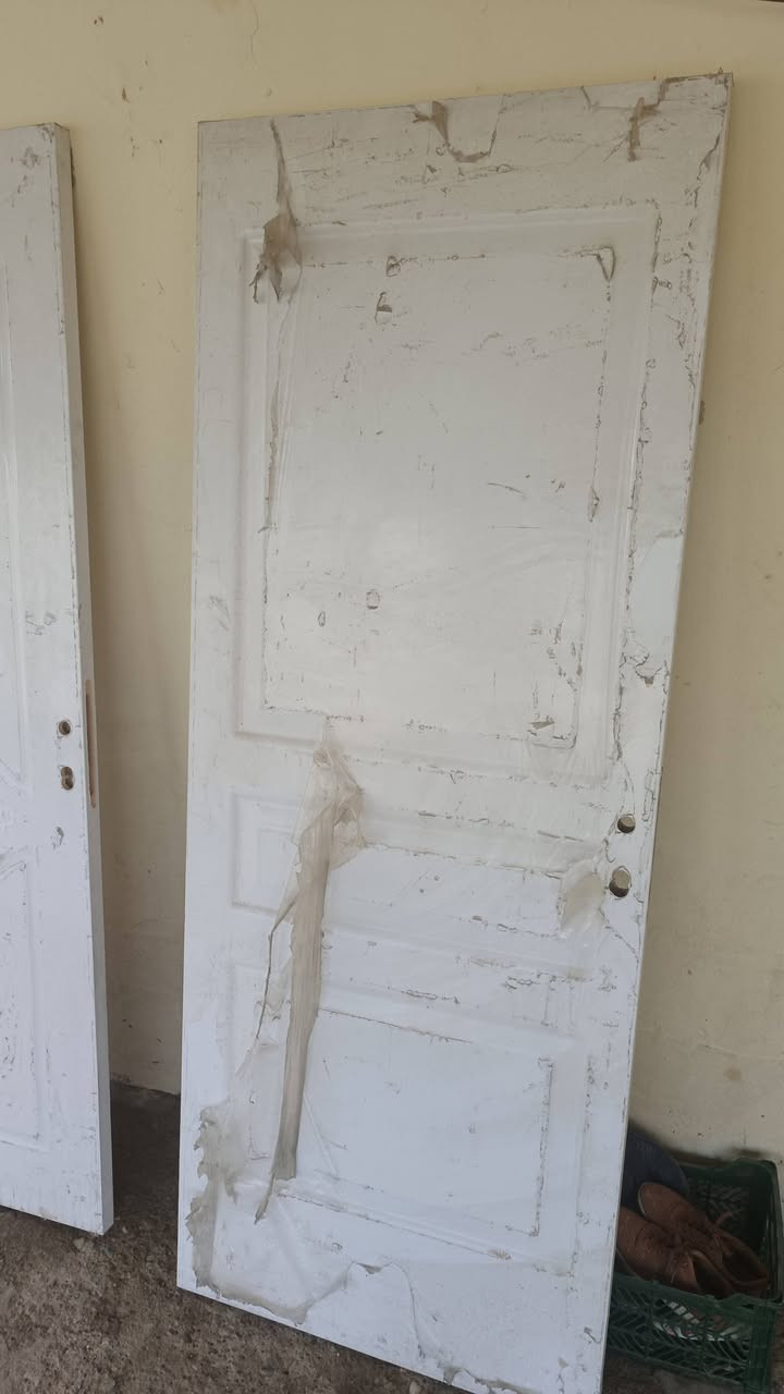 السلام عليكم ابواب خشب للببيع
سعر الباب 80 
المكان الشرقاط قريه شكرأ
اتصل ***********
