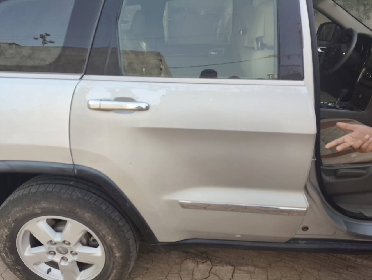 السلام عليكم سياره Jeep للبيع السياره موديل ٢٠١١ كفاله عامه ما عده باب الخلفي بي صبغ مثل ما موضح بل صوره مكلف بل نشر رقم صاحب السياره ‏‪0773 361 3379‬‏
