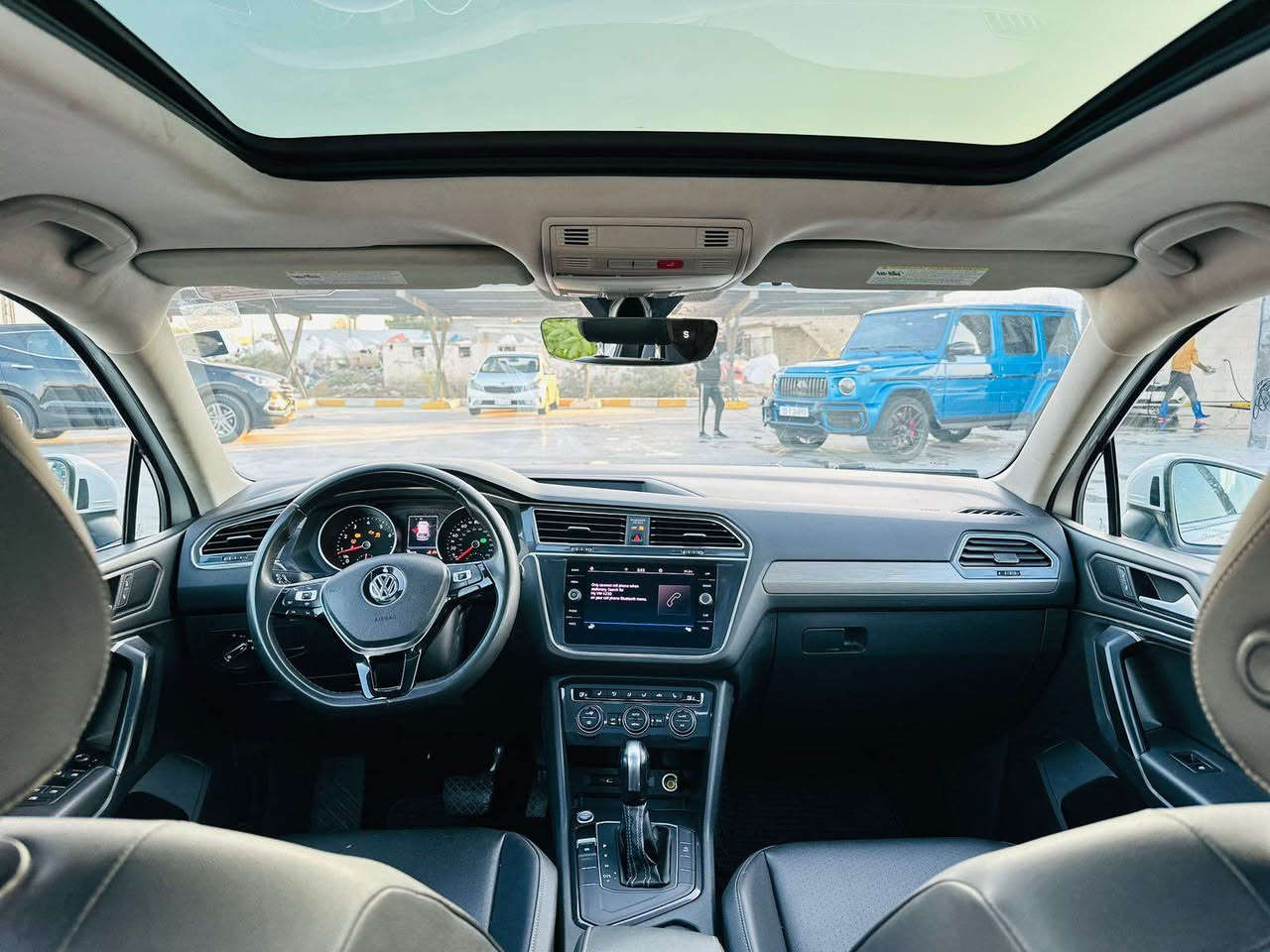 السلام عليكم تيكوان ٢٠٢١ فول لمتد VIP 
للبيع السعر ١٨٥ ورقه وبيها مجال بسيط
سياره فول الفول لمتد ٧ راكب تون تيربو
بيها قطعتين صبغ فقط بدون دواخل كفاله 
جاملغ ونص بنيد فقط جديده بالعافيه عل ياخذها مكاني بغداد العامريه *********** بغداد, العراق
