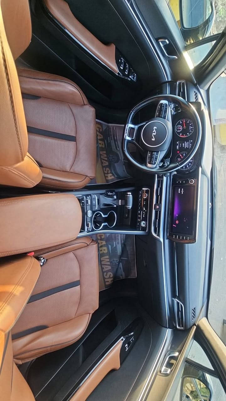 السلام عليكم للبيع kia K5 GT 2500 
موديل 2023
فول مواصفات للاخير مزوعة  
رقم بغداد باسمي سنويه 2029 
ماشيه 72 الف كيلو مو ميل 
السياره جديدة بمعنى الكلمة ما تصرف عليها ربع صدر ادامه كاملة  وارخص GT بسوك كله 
السياره بامريكا بيها ٣ قطع وبل عراق قطعتين ابيعلك حزام  كلشي موضح بل منشور شوف السياره زين وشوف سونار واتصل وبخدمتك *********** بغداد, العراق
