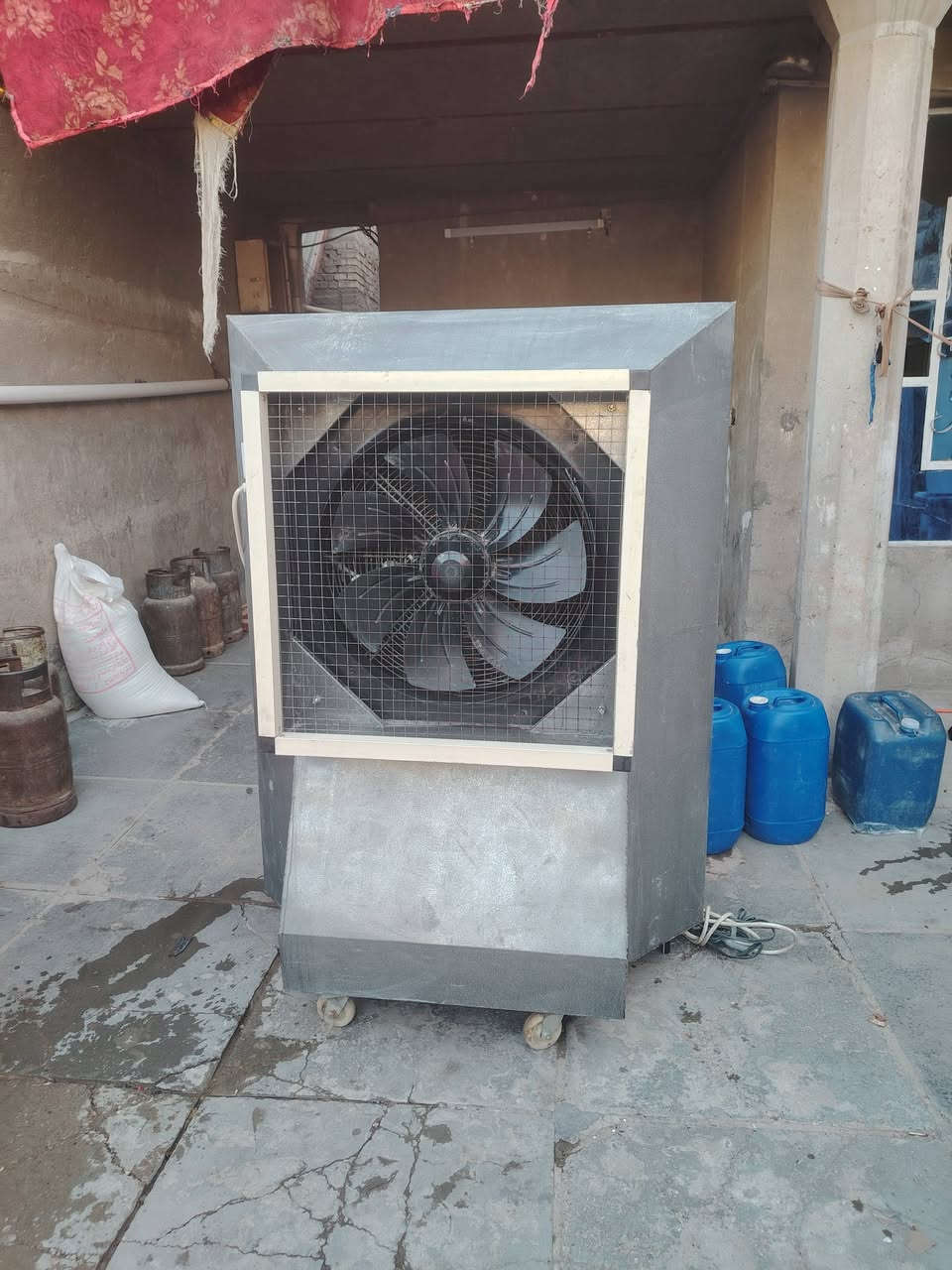 عندي مبرده البيع مال موكب ما مستخدمه فقط 14 يوم
مشتريه 700 
عارضه 450   وبيهة مجال 
مكاني معامل الباويه واتساب ***********
