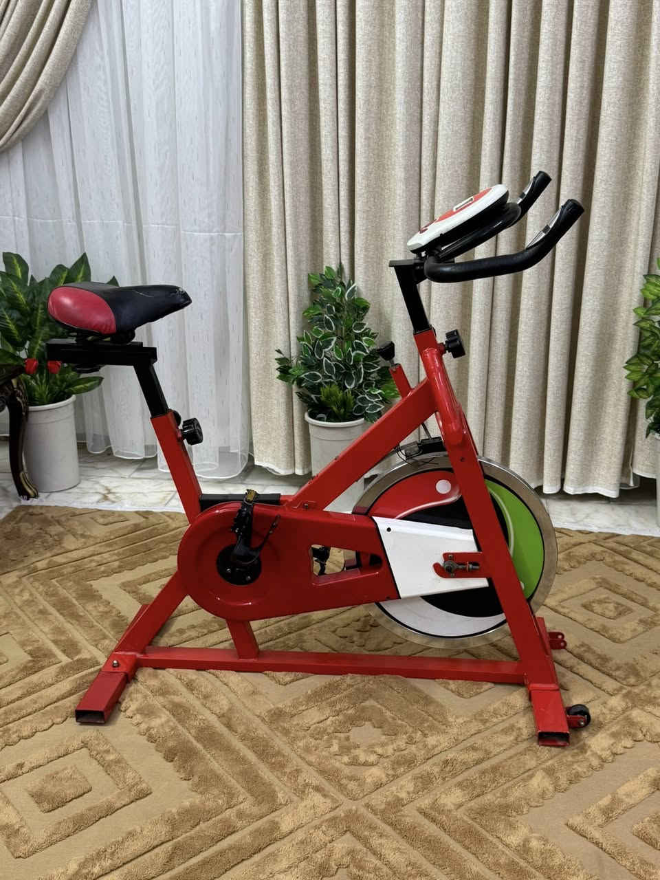 � دراجة رياضية ثابتة للبيع 🔥
بحالة ممتازة جداً، استخدام خفيف ونظيفة مثل الجديدة 👌

✅ مناسبة للبيت والتمارين اليومية

✅ تساعد على حرق الدهون وتحسين اللياقة

✅ مقعد قابل للتعديل + مقود مريح

✅ حركة سلسة وصوتها هادئ

🎁🎁السعر ٩٠ الف 🎁🎁


**إذا كنت صاحب هذا الإعلان وتريد حذفه لأي سبب، رجاءا أرسل رسالة إلى الدعم الفني**