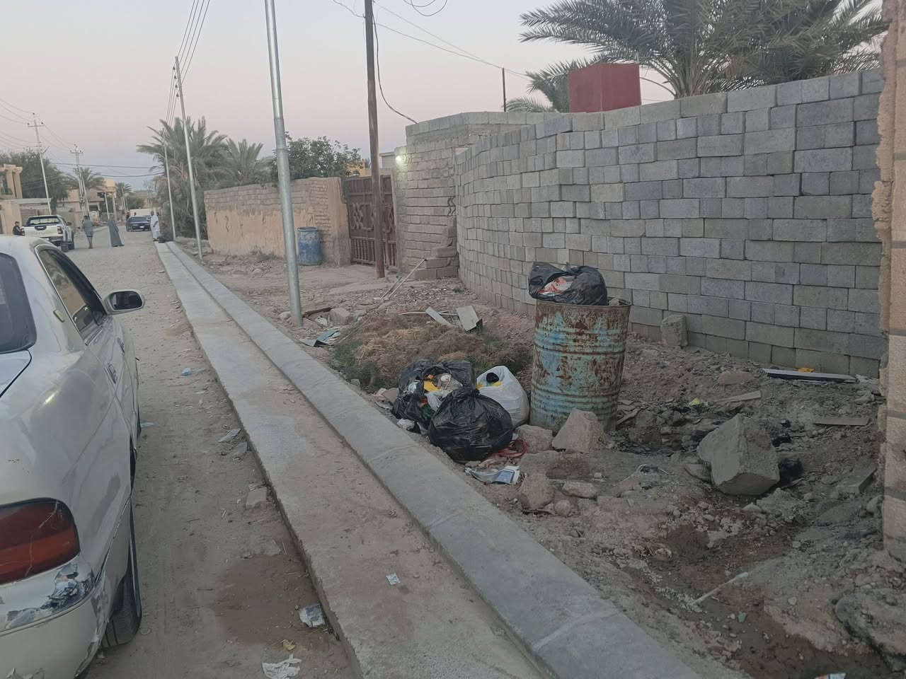 قطعة أرض للبيع تل الزعتر الثاني مساحة 250 متر واقع حال 300
بيها بتلو مع 5000 بلوكه وشارعها مقبل على تبليط الاستفسار مراجعة مكتب عقارات الزيتون 
او الاتصال بالرقم ***********
