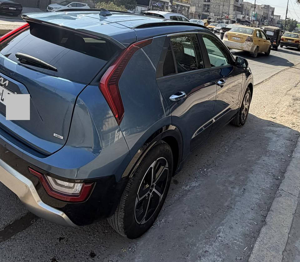 Kia Niro هايبرد ( sx) 2023
(يعني المواصفات العالية والاقتصادية )
كيا نيرو 2023
مكانها بغداد الرصافة 

•   🛣️  المسافة المقطوعة    - 24 مايل 
----------------------------------------  
📅 الموديل: 2023

⚙️ المحرك: 1600 سي سي
📏 الممشى: 24 مايل فقط
🌍 الوارد: أمريكي
🛠 الضرر: كما موضح بلصورة فقط
بدون صبغ بدون تبديل شرط فقط بارد 
🎯 الويل: 18 إنش
• ناقل حركة أوتوماتيك
• نظام اقتصادي موفر بالوقود
• شاشة لمس
• Apple CarPlay & Android Auto
سيارة فول مواصفات
• حساسات + رادار
• رادار مري
• دواخل جلد 
• ترحيب بلدخول
• بصمة اباوب
• شاحنات وايرليس
• شاحنات بلكشنات
• اضوية امامية +خلفية LED
• تبريد + تدفئة بلكشنات
• كاميرا خلفية
• فتحة سقف
• كشن كهربائي
• ميموري خزن
• مثبت سرعة
• سياقة ذاتية
• تحكم بالمقود
• تبريد امامي + خلفي
• مرايا كهربائية + اشاير بلمري
• جنوط 18 إنش
• سيارة مناسبة للاستخدام اليومي والمدينة والجناية  السيارة بيها خير من الله مواصفات الي يحب يتفضل يشوفها وهوة يقيمهة 
للعلم السيارة اني مستوردها وباسمي
لمعرفة السعر الاتصال او اكتب السعر وتصلك الاجابة
***********
