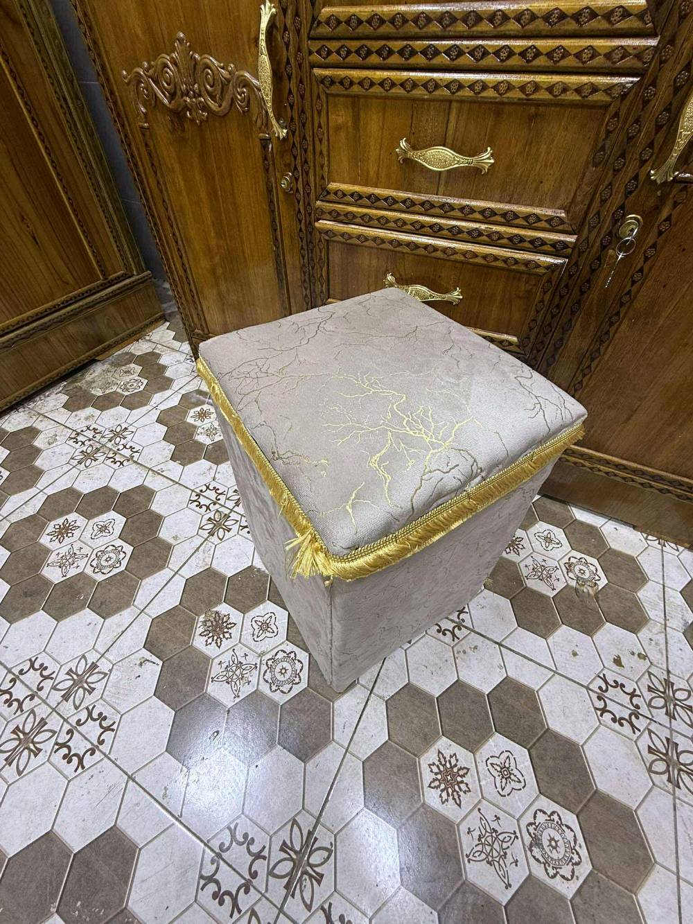 غرفه زان شغل وصط
السعر ٨٥٠ قفل
شد نقل داخل بغداد مجاني 
نضافه ٩٠
٨ قطع 
شازون طابوري هديه