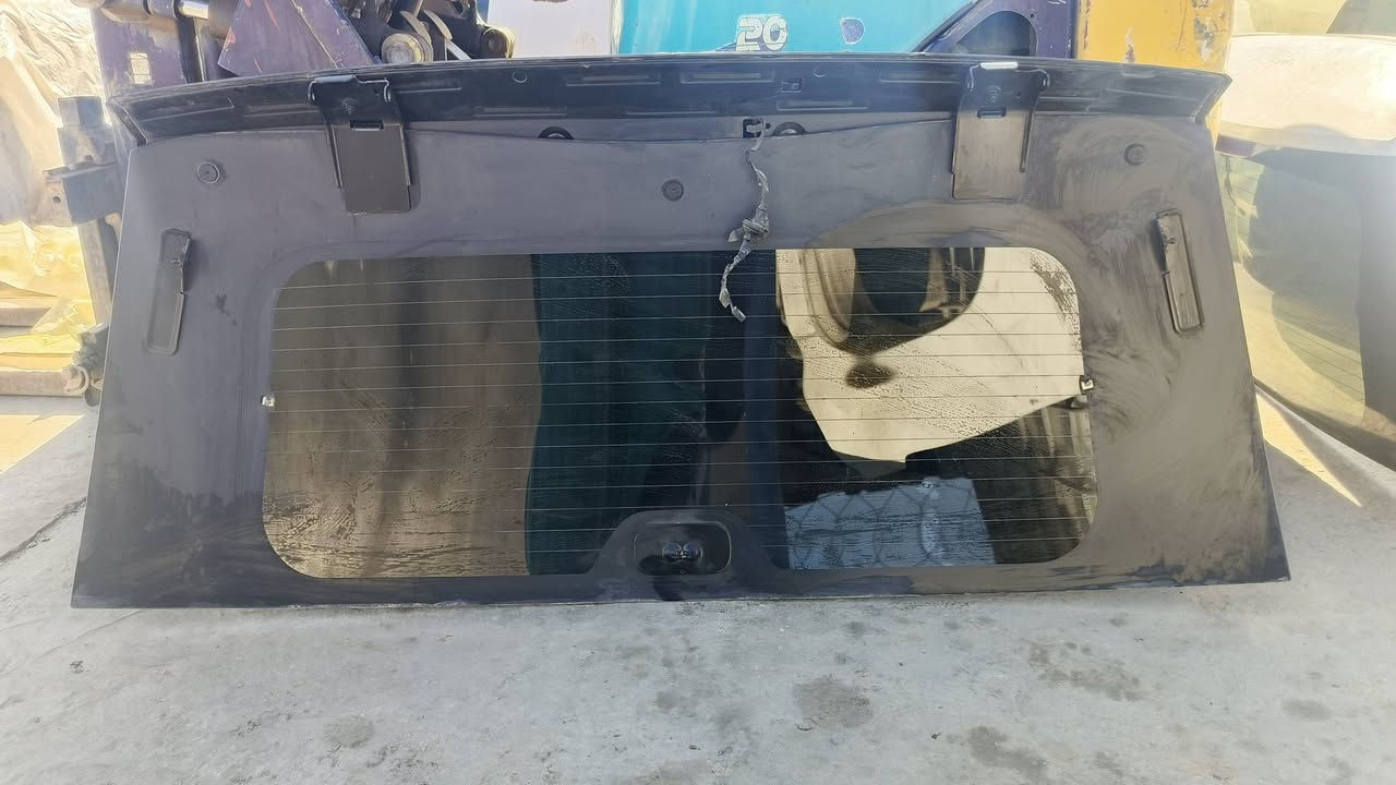 السلام عليكم توفر لدينا جامة مال قلعة مال تاهو سعرالقطعه50الف واذا جمله بيها مجال ويوجد لدينا ادوات احتياطية كل مايخص تاهوجمسي يوكن وجمسي  وسوبر بان تواصل واتساب او الرقم ***********
