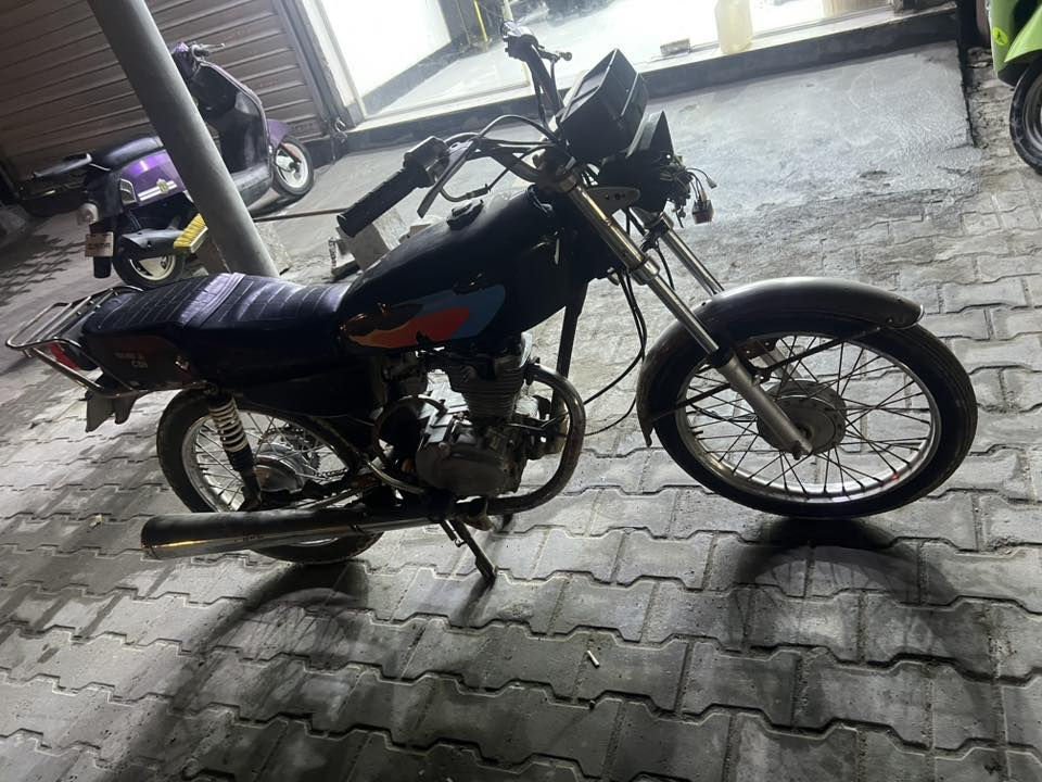 سلام عليكم دراجه للبيع رقم او سنويه المكان البصره تنومه الرقم ***********
