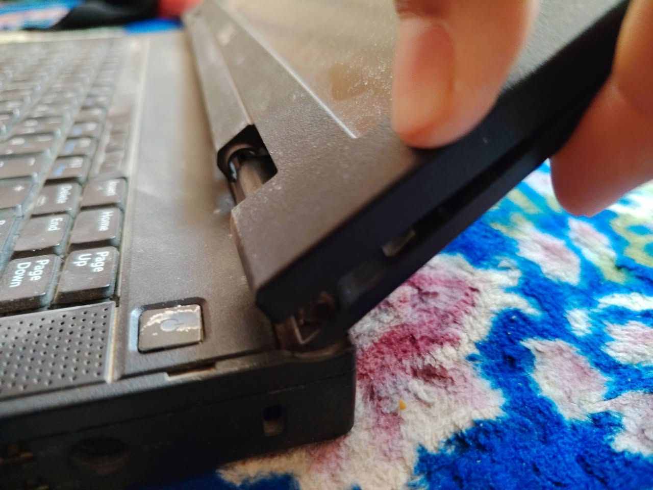 حاسبه للبيع
جانت شغاله و طفت بطاريتها ضايعه
 شاشه شغاله متأكد منها 100%+ شاحنتها وياها 
ابيع فحم لاعرف مواصفاتها و لا اي شي
ب 30 هيه و توصيل


**إذا كنت صاحب هذا الإعلان وتريد حذفه لأي سبب، رجاءا أرسل رسالة إلى الدعم الفني**