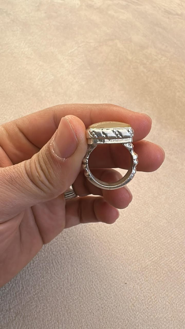 السلام عليكم محابس 2  يمانيات الاول مخطوط سوره الناس والثاني قطع مربع الاستغفار الكبير 
السعر والتفاصيل خاص ***********بغداد الشعله
