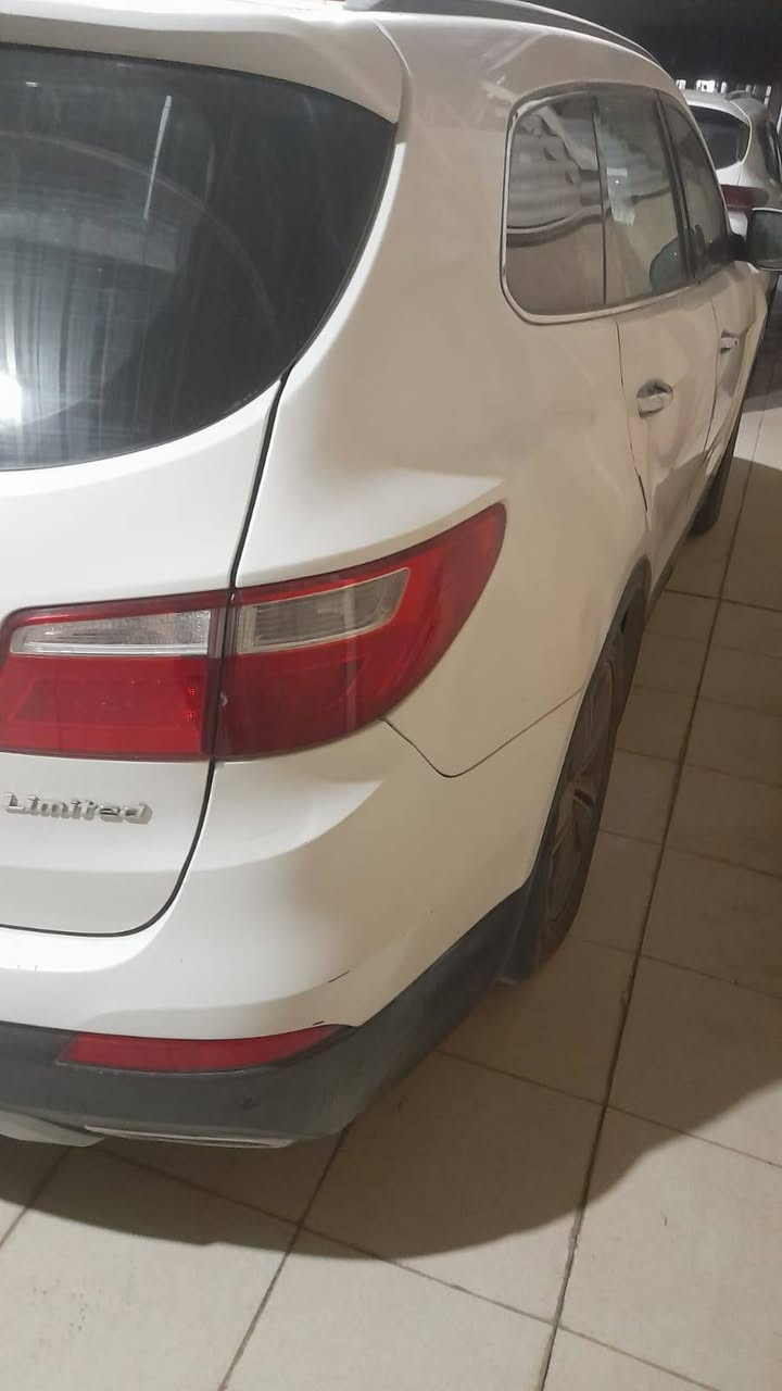 للبيع
سينتافي موديل 2014
وارد امريكي
لمتد فول مواصفات
محرك 3300
رقم بغداد 
حادثها باب يمنة امامي
السيارة جاهزة من كلشي
السعر 180 ورقة
للإستفسار الاتصال على الرقم ***********
