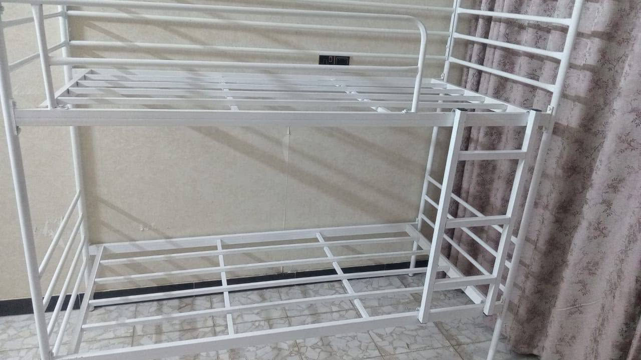 سرير حديد ابيض او اسود 
سرير حديد طابقين
قياس 90 في 190 
او اي قياس حسب الطلب 
للاستفسار مراسله الصفحة


**إذا كنت صاحب هذا الإعلان وتريد حذفه لأي سبب، رجاءا أرسل رسالة إلى الدعم الفني**