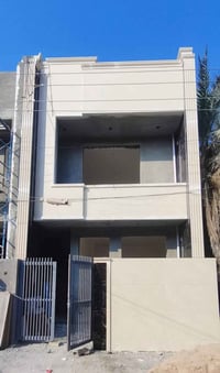 100م للبيع موقع حي الاعلام مربع الشباب قرب سوق اميمه  بناء زيرو بعد بي...