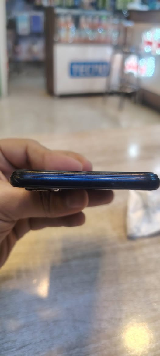 من رخصت صاحب البيج
Vivo y20
ذاكرة 32
مخرج شحن Type C
فقط كسر بكزازة الكاميرا بس شغاله ومابي اي شي

سعر 60الف
***********
