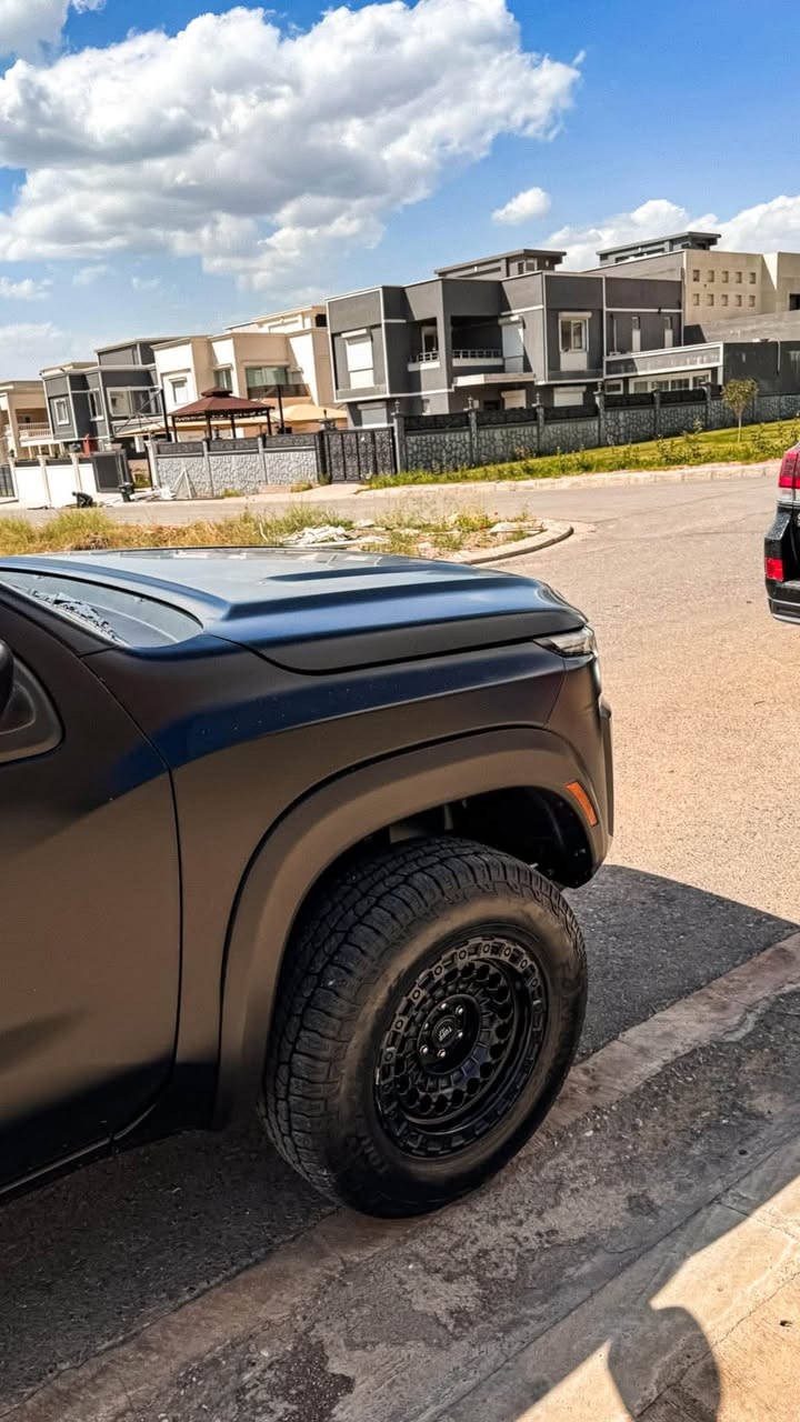 للبيع نيسان فرونتيرا 
موديل ٢٠٢٣
فئة PRO 4 X اعلى فئة
السيارة دفع رباعي 4x4
فول مواصفات 
كشنات تدفئة 
شحن وايرلس
تدفئة ستيرن
شاشة كبيرة ذكية كار بلي ع
دفلوك + نظام سحب +نظام نزول منحدرات
٤ كامرات نظام ٣٦٠ درجة
حساسات امامي خلفي 
رادار امامي وتحذير خروج مسار وقراءة سرعة الشارع
رادار خلفي
ضربتها فقط باب خلف السائق وضرره تافه وانا جبت باب جديدة نفس اللون 
رقم اربيل ب اسمي تحويل ثاني يوم 
السيارة مرفعة من شركة Z1 Off Road  قيمتة ٢٠٠٠$
عليها ويل Tuff أمريكي كصيته وكالة سعرة ١٠٠٠$
تايرات ربع حجري 
السيارة مغلفة نانو طافي POF matt ضمان ١٠ سنوات ب ٢٠٠٠$ يم مركز البريمي ومعروف بالبصرة
السعر ٢٥٥
للاستفسار الاتصال على رقم 
***********
