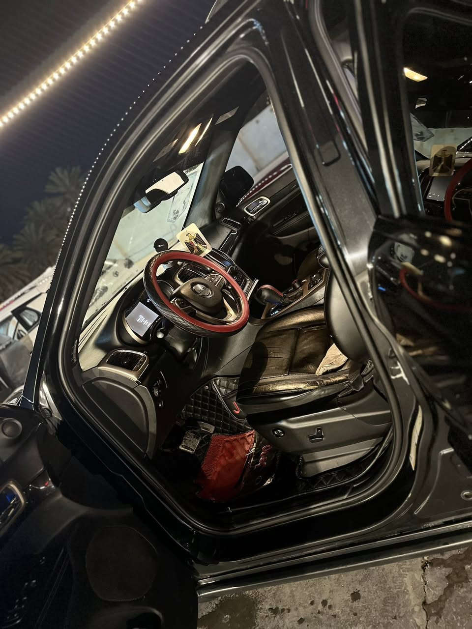 سلام عليكم
للبيع جيب موديل 2016
حادث موضح بصور 
سيارة ماشية 100
حدادية جديدة 
تايرات جدد 
دواخل نضيفة 
كشر نضيف 
مضلله بل كامل سيارة مكينة كير حدادية تخم تاير شلعة بيها خير من الله 
معروضة 200وبيها مجال
مكان كوت
سيارة مابيها اي نقص مال جناي ماذب عليها ربع دينار وبل عافية عل ياخذها


**إذا كنت صاحب هذا الإعلان وتريد حذفه لأي سبب، رجاءا أرسل رسالة إلى الدعم الفني**