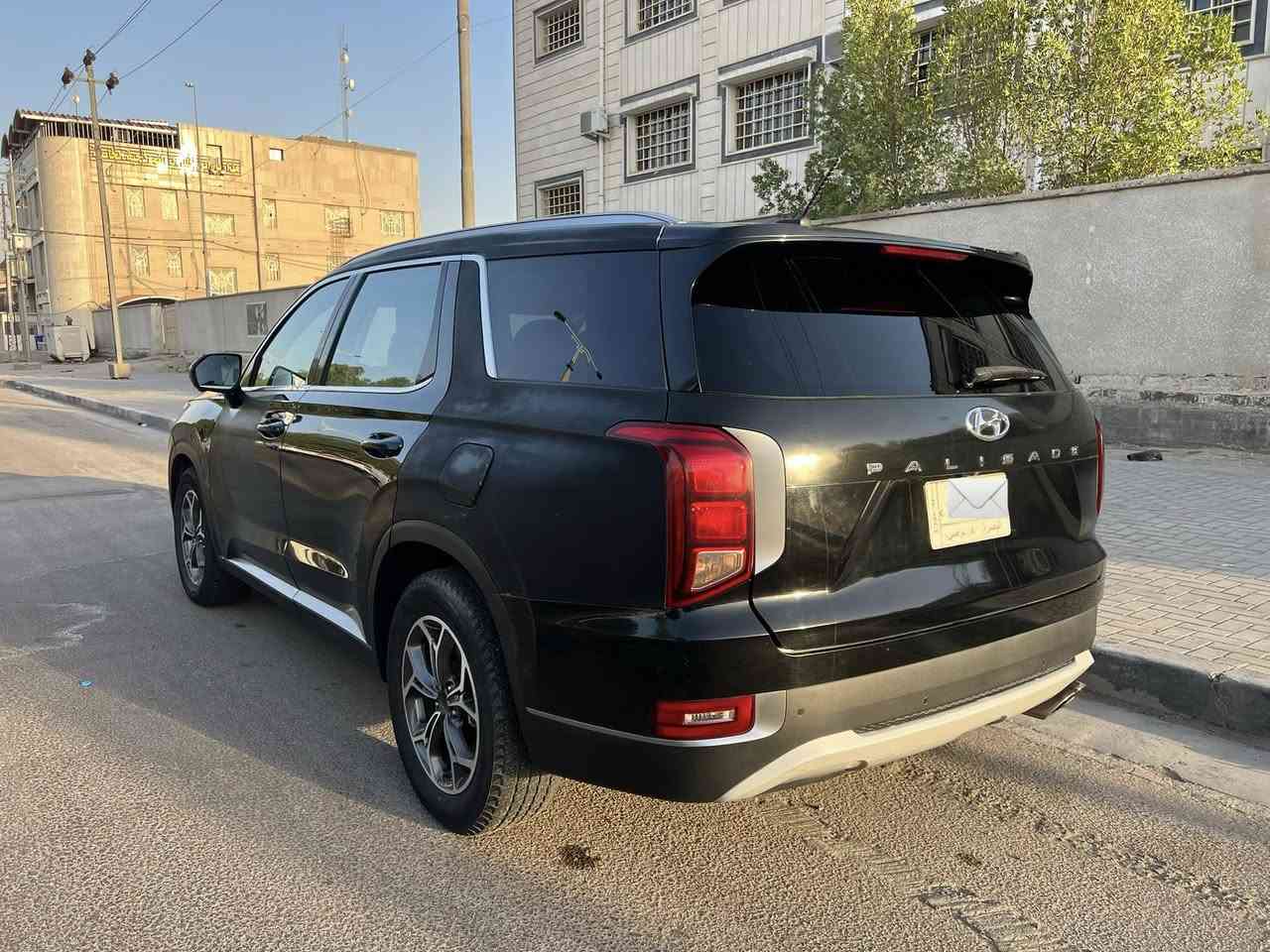 هونداي بليسايد 2020 فئة SEL 
تدفئة مقاعد
تحديد مسار
تنبيه اصدام
قيادة ذاتية
شاشة كبيرة اندرويد 
7 راكب
سعة المحرك 6 سلندر 3.8 
تبريد 3 قطع
وضعيات قيادة
رقم بصرة
وارد امريكي حادثها جاملغ ايمن وضربات صغيرة في بعض الاماكن اذا ركزت بصور الحادث تشوفها وراجعات كلهن ع البارد لكن بيهن جراد الان مثل ما مبين بالصور
رقم الشاصي KM8R24HEXLU044007
السيارة نشطة جدا 
بانزين عادي
ماشية 129 الف كيلو قابلة للزيادة
السعر 215 سعر جدا مناسب بيع مستعجل
عنواني البصرة - المعقل
هاتف ***********
