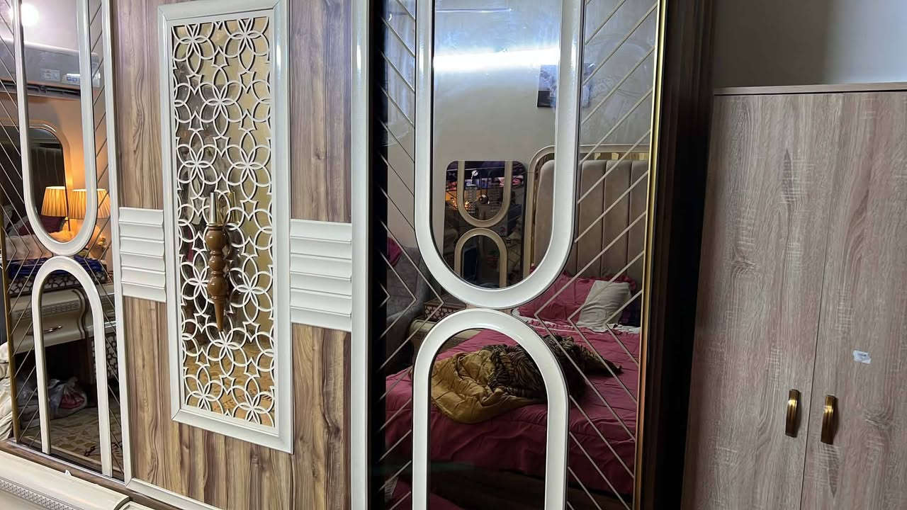 السلام عليكم غرفه نوم نضيفه جدآ تركي العنوان السيديه شارع الخيزران السعر 500
***********
