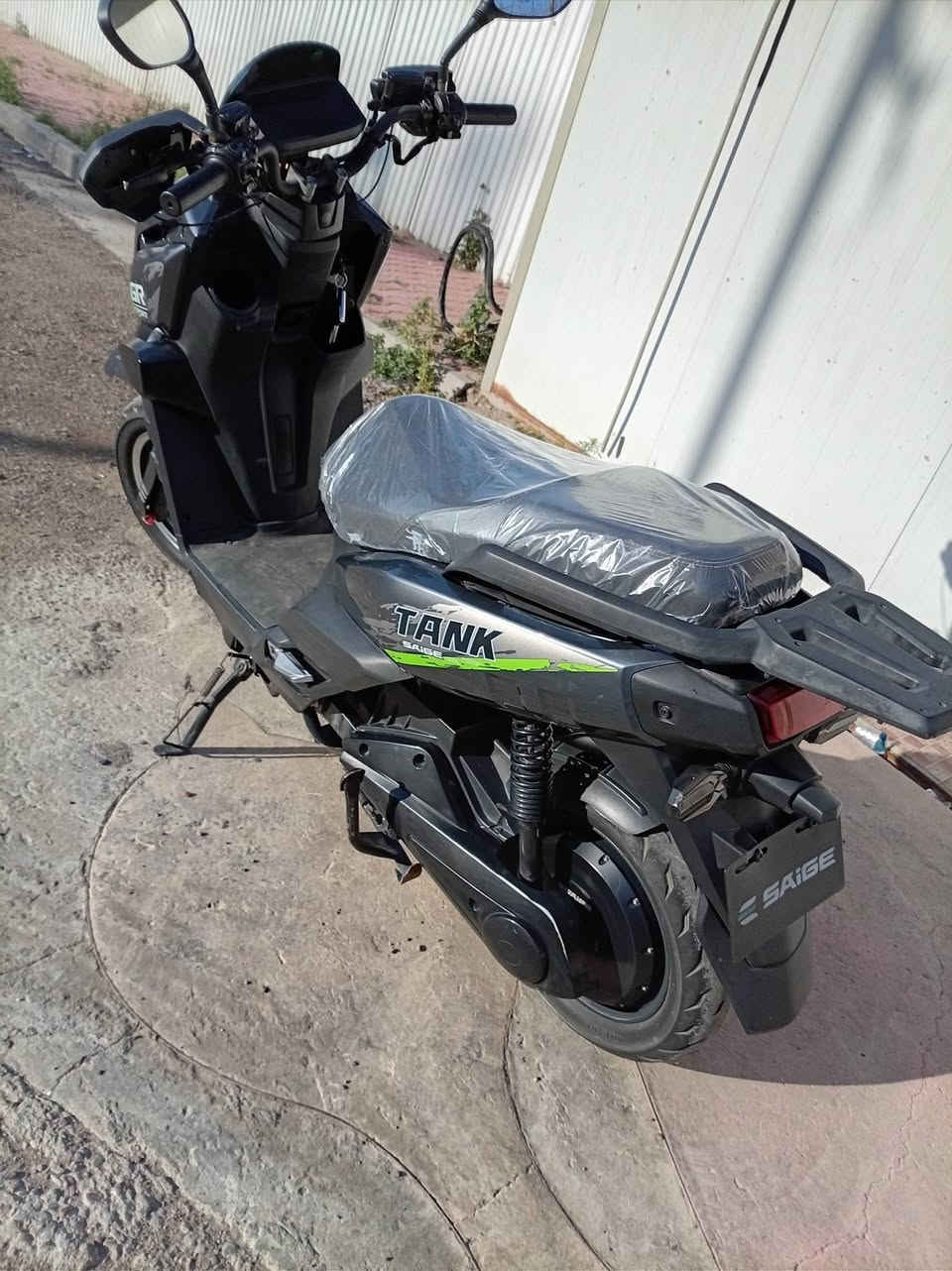 السلام عليكم اباتشي موديل ٢٥ بطاريات ٦ مسطره ملف ٣٠٠٠ دراجه احلى من الصور استخدام شخصي وصل الشراء موجود  سويج بصمتين جاااهزه من كلشي ونظافه كدام العين سعرها ٩٥٠ وبيها مجال دراجه كلش حلوه ونضيفه مكاني بغداد قرب مجلس محافظه بغداد اي استفسار ***********وتساب محمول للشراي فقط
