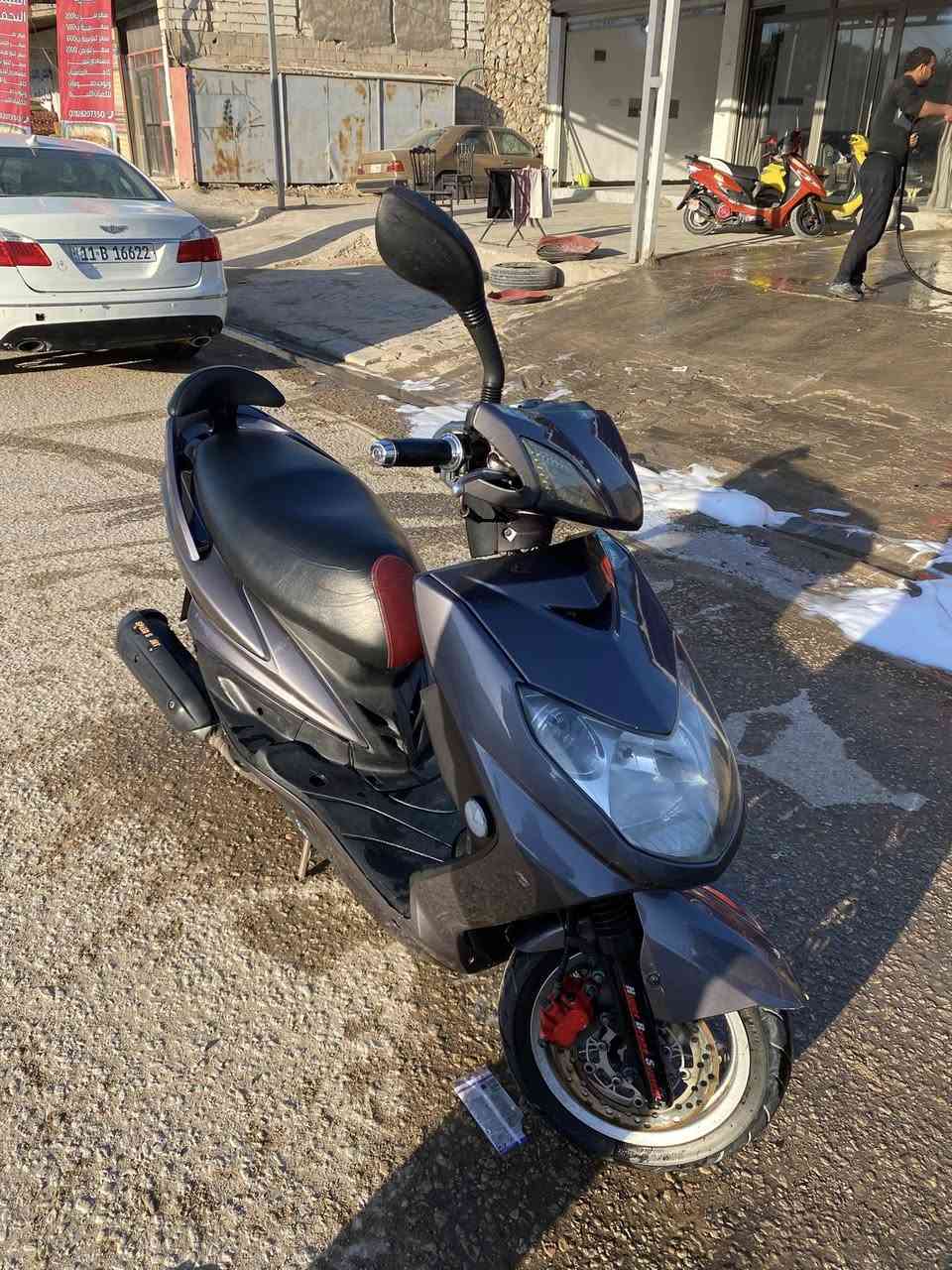 سلام عليكم سكنز فحل ياباني للبيع الدراجه نضيفه ومكفوله من الفتح كفرات اصليه مصبوغات لجماليه فقط السعر خاص مكاني كوفه حي ميسان تفاصيل اكثر راسني 🤍***********
