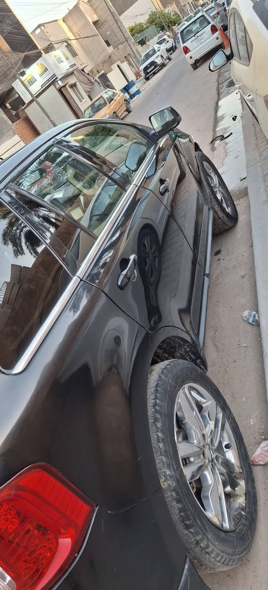 Ford edge 2011
 لمتد فول مواصفات 
رادار 
تشغيل عن بعد 
بانوراما 
3.5 محرك 6 سلندر 285hp
گير 6 سرعات 
AWD
كشنات جلد 
مقاعد كهرباء تدفئة + تبريد
بيها نقص غاز تبريد ينزل من السعر 
السعر 100 
السيارة باسمي 
3 قطع صبغ بدون دواخل ايرباك ستيرن فقط
مكانها بغداد 
للاستفسار 0️⃣7️⃣8️⃣4️⃣1️⃣9️⃣8️⃣7️⃣3️⃣2️⃣9️⃣
