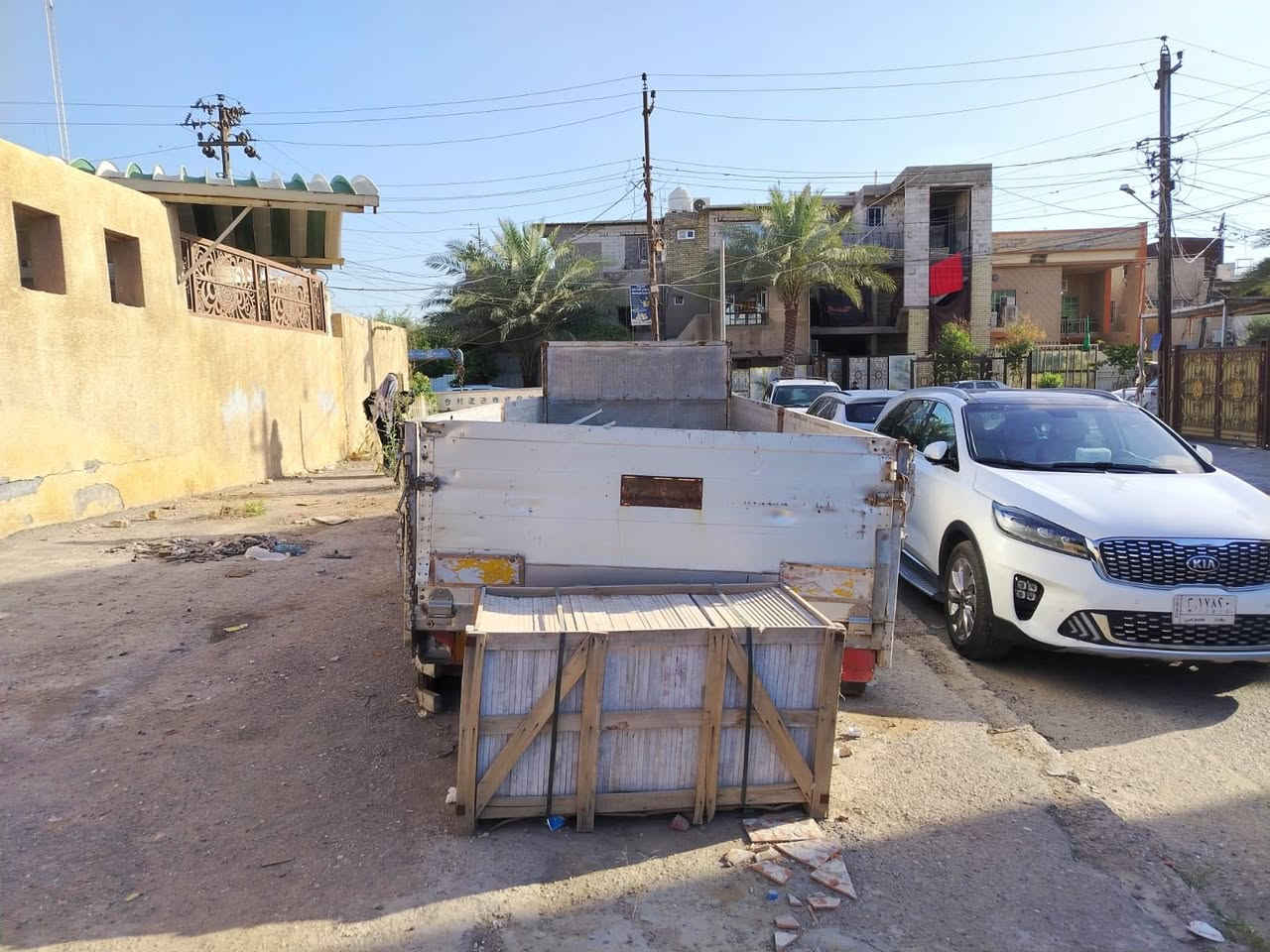 بدي للبيع طوله 6 وربع العرض مترتين و 15 سانتيم المكان بغداد 
الرقم  ***********
