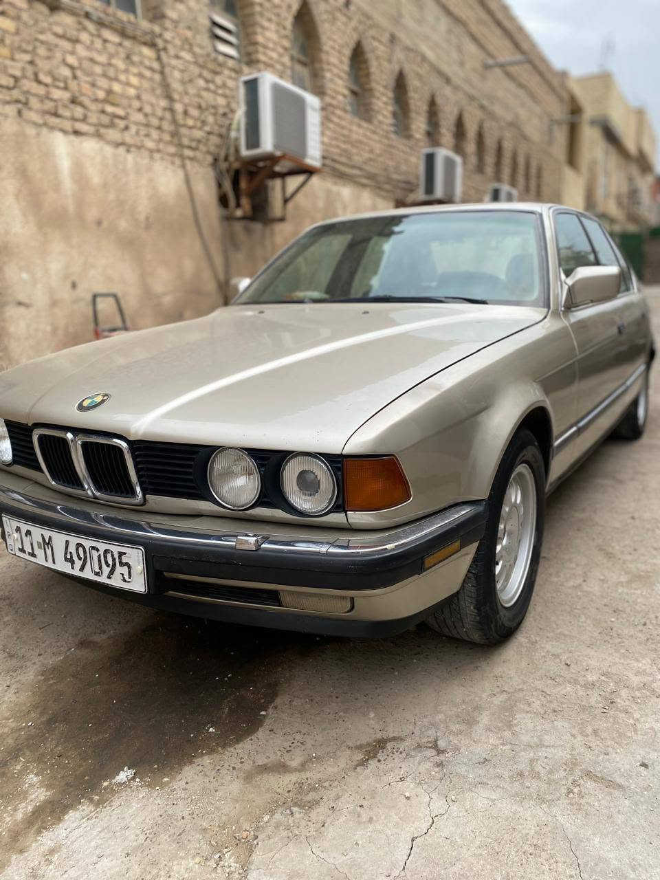 سلام عليكم للبيع سياره   BMW  735  وارد ياباني مديل 1991  بدون تنته   نوع المحرك مفتوح تبريد شغال كهرباءيات شغاله مابيهة نقص بدون خياس رقم بغداد الجديد بأسمي    غير متواجد على الفيس  العنوان بغداد الشعله قرب محكمه ذات السلاسل رقم الهاتف اسيا ***********. أثير *********** 
 
السعر 55$
