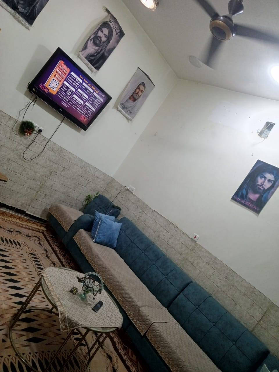 105متر واجهة 7 نزال 15 طابق واحد 2 غرف وستقبال وصالة ومطبخ 2 مناور صحيات جوة وبرة صطح وزيكام وشتايكرالامين  سكينه الزراعي قرب بانزين خانة الجبهه ***********
