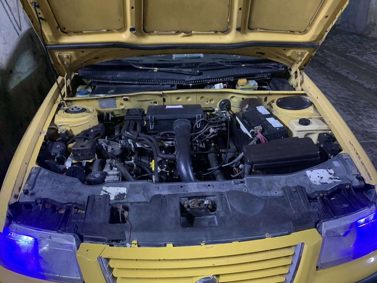 السلام عليكم 
سياره سمند ٢٠١١رقم انكليزي بسمي 
السياره نضيفه وحلوه وجاهزه 
كهربائيه تخم تاير جديد حداديه نضيفه  تدفئة وتبريد كله شغال  وترايك وين متريد         السعر٣1 وبيه مجال 
العنوان بغداد حي اور سبع اقصور  
***********
