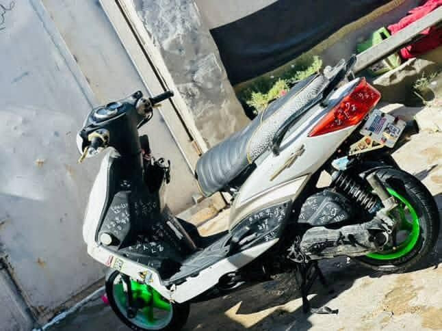 للبيع دراجه Yamaha Jog ZR
حالتها جيده وجاهزه للاستخدام 
اكزوز رياضي 
كرسي مجدد 
محركها قوي واقتصادي كلش
اطاراتها بحاله جيده وجديدات
گير اوتماتيك 
ويلات رياضيه اخضر بحالة جيده
ذي قار سوق الشيوخ
سعرها مليون و٨٠٠ سعرها قابل للتفاوض
 للأستفسار الاتصال على الرقم
‏‪***********‬‏
