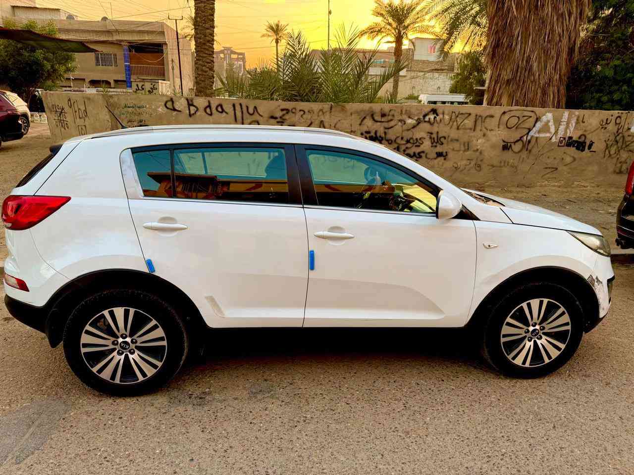 🚘للبيع | كيا سبورتاج 2015 خليجي 🚘
🔹 الموديل: 2015
🔹 المنشأ: خليجي
🔹 رقم السيارة: بغداد
🔹 المحرك: 1600 سي سي
🔹 ماشية: 96,000 كم
🔹السعر/16,500$

المواصفات:
✔️ كاميرا خلفية
✔️ حساسات خلفية
✔️ بلوتوث
✔️ فتحات USB
✔️ فتحة AUX
✔️ تحكم سرعة (كروز كنترول)
✔️ جام أمامي أوتو
✔️ كشنات مخمل
✔️ كير أوتوماتيك 
✔️ بدون فتحة سقف
✔️ مكيف شغال تمام
—————————
✅ المحرك مكفول
✅ الكير مكفول
❌ لم يتم فتح المحرك أو الكير
🔸 بيها ضربة خفيفة بالدعامية الأمامية عكس جهة السايق
🔸 بيها شخوط قليله بالدعامية الامامية 
🔸 باقي السيارة مكفولة ونظيفة مثل ما موضح بالصور
💰 السعر قابل للتفاوض 

📞 للاتصال :
***********
موجود على فيس بوك
