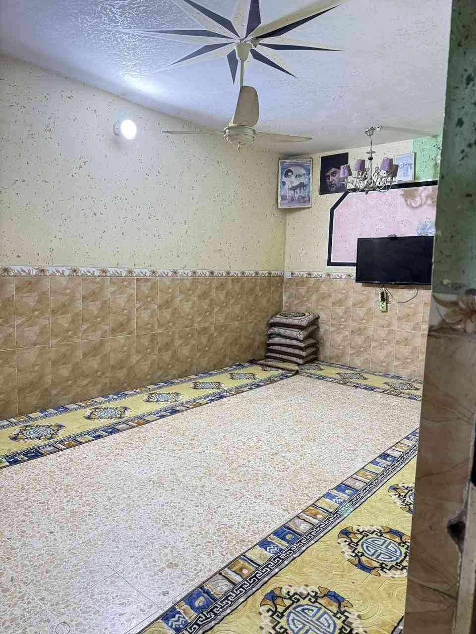 السلام عليكم 
بيت للبيع ب الربع تالف ورا شارع العام بفرعين 
طابو مساحة البيت 150 متر 
الاستفسار اكثر ***********
