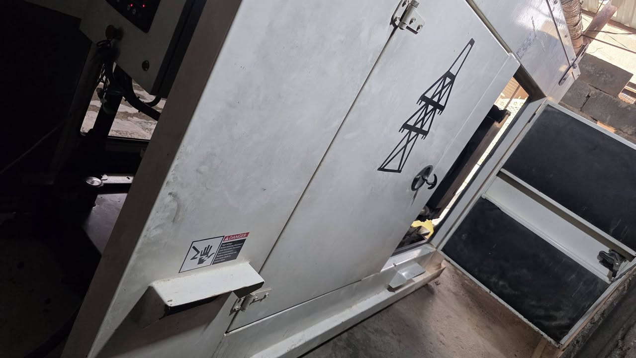 مولده بيركنز 165kv انكليزي اصلي من شركه علي العبيدي موديل ٢٠٢٠ نضيف فول وكفول برغي واحد مامفتوح للاستفسار
 ***********
