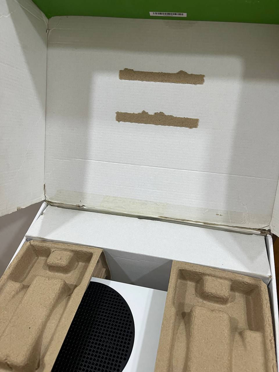 اكس بوكس سيريس S اصدار 2022
جهاز نضيف مامفتوح مداخل صيانة 
كامل ملحقات مع كارتون 📦 
السعر 335 الف متوفر توصيل 
عنواني بغداد الرقم للتواصل ***********
