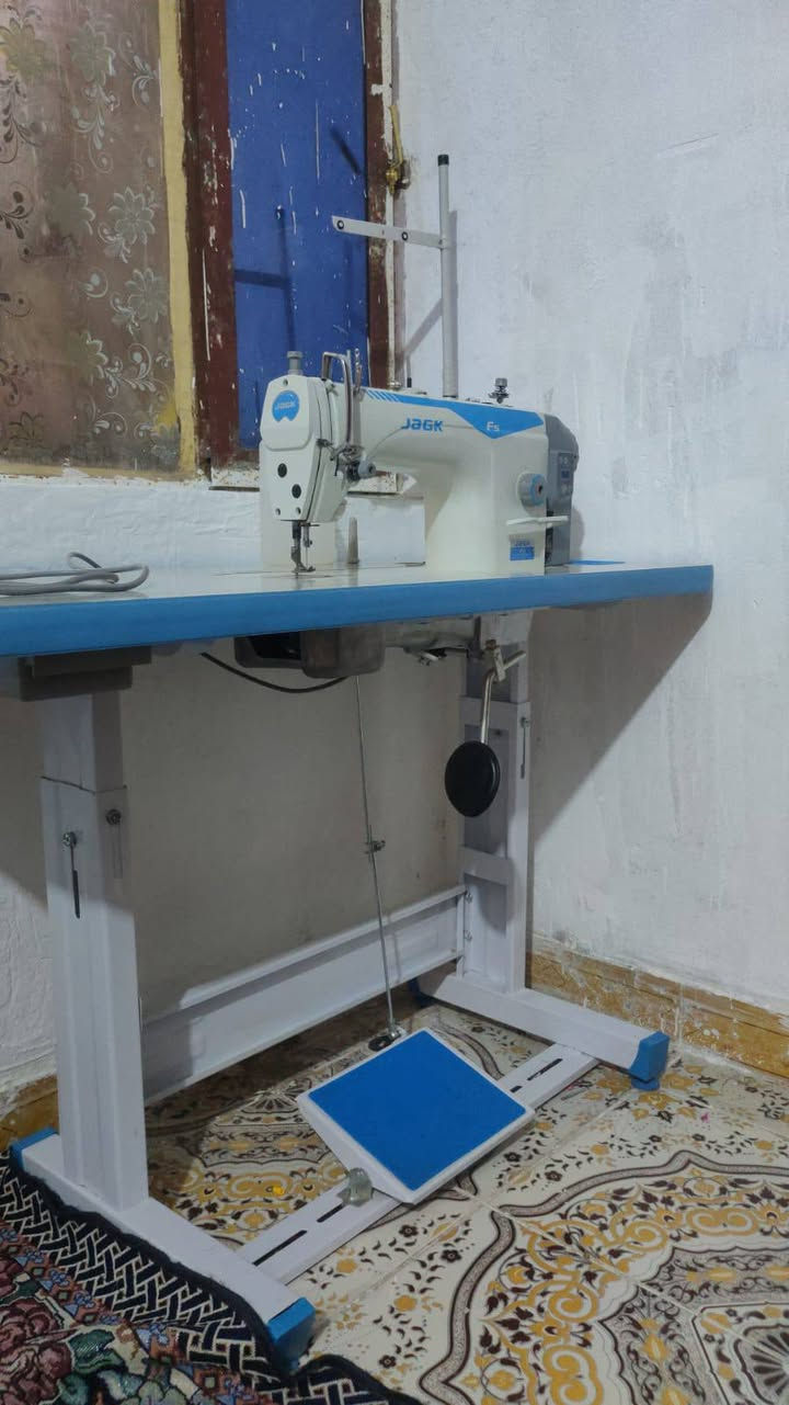 ماكينة خياطة للبيع صارله شهر من اشتريتة سعر 450 بيها مجال
***********
