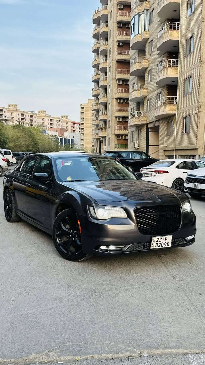 السلام عليكم
أوباما موديل 21 بدووووووون أيرباك 
رقم اربيل تحويل مباشر 
مواصفات S العاديه 
ماشية 80 الف ميل 
بيه اربع قطع جاملغ امامي وخلفي جهة سايق وطخة بسيطه بلبنيد نصبغ نصه والوجه مال قبق الجنطة بي صبغ 
وبارد بالقماره اثر تحميل فقط 
السعر 215 وبيه مجال 
مكانها بغداد حي الجامعة 
***********
