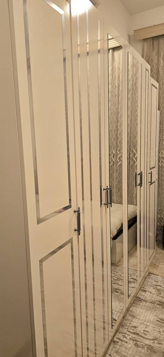 مرحبا
كنتور للبيع جديد مابي اي ضرر 
عرض ٢٢٠سم
ارتفاع ٢١٥سم
عمق ٥٠ سم
مكانه بغداد كمب ساره بقرب الكراده 
سعر ٣٠٠ الف 
اتصال عالرقم 
***********
