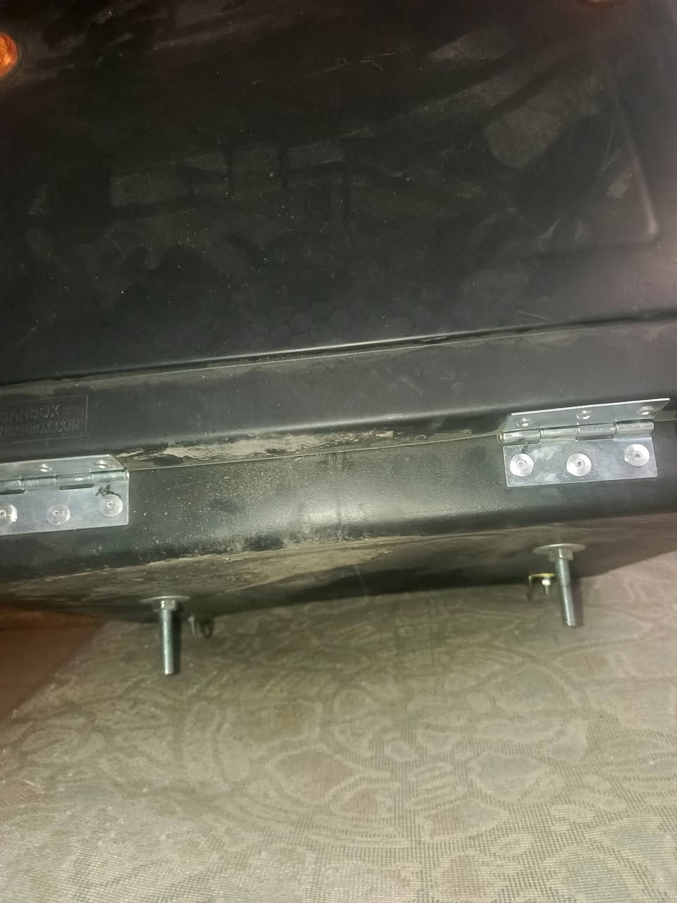 صندوق دلفري جديد استعمال اسبوع سبب البيع تركت شغل كامل هوة والراسطات الي تثبت الصندوق والسبرنگ الاصغر منه البلاستك سعره بالسوگ 60 الف هذا سعره 40 الف مستعجل على بيعته ويوجد توصيل داخل اربيل فقط 
*********** واتساب

