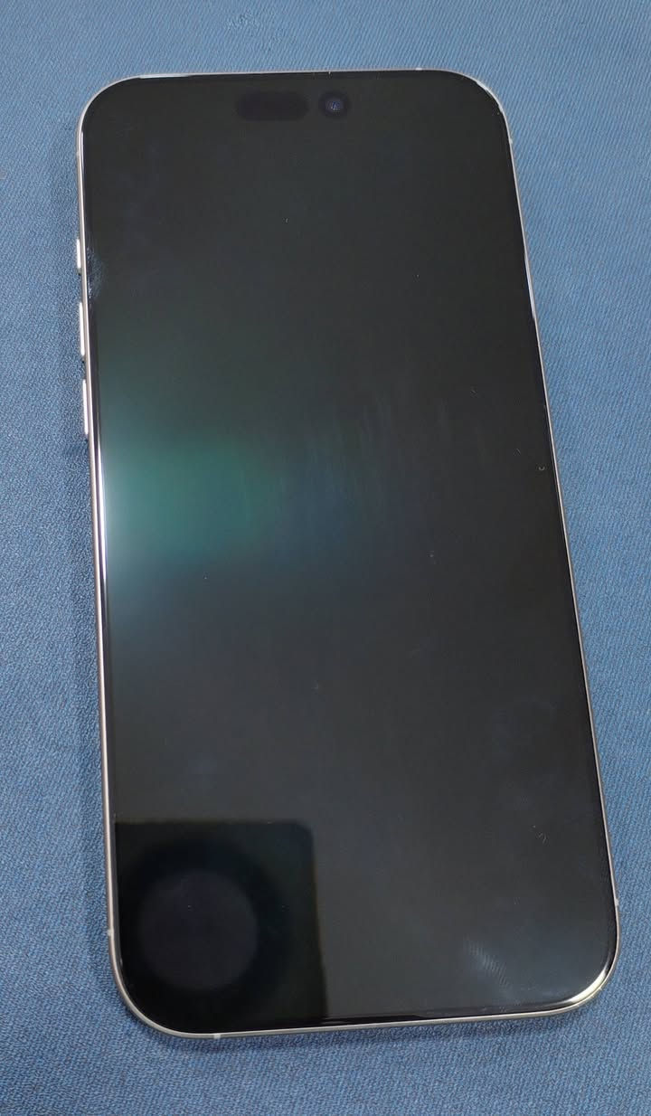 ايفون 16 برو ماكس 256 للبيع
سيم كارت واحد نظافة 100% شخط مابي 

مكفول كفالة عامة 

البطارية 99 % 

السعر 1350 فقل لا تعامل بي 

عنواني بغداد الغزالية 

واتساب ***********
