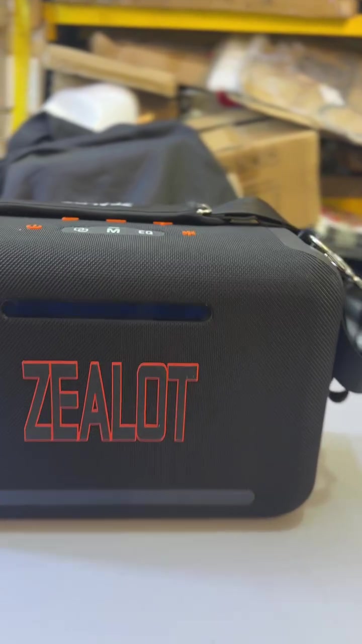 مكبر صوت Zealot S95 الأسود الذي يتميز بقدرة إخراج عالية.يحتوي على إضاءة LED مدمجة وتصميم محمول مع حزام كتف قابل للتعديل.يتميز بمقاومة الماء بمعيار IPX6، مما يجعله مناسبًا للاستخدام في الحفلات والأنشطة الخارجية.

ركزولي على سعرها 200 دولار ويمنا السعر بلاش بلاش


**إذا كنت صاحب هذا الإعلان وتريد حذفه لأي سبب، رجاءا أرسل رسالة إلى الدعم الفني**