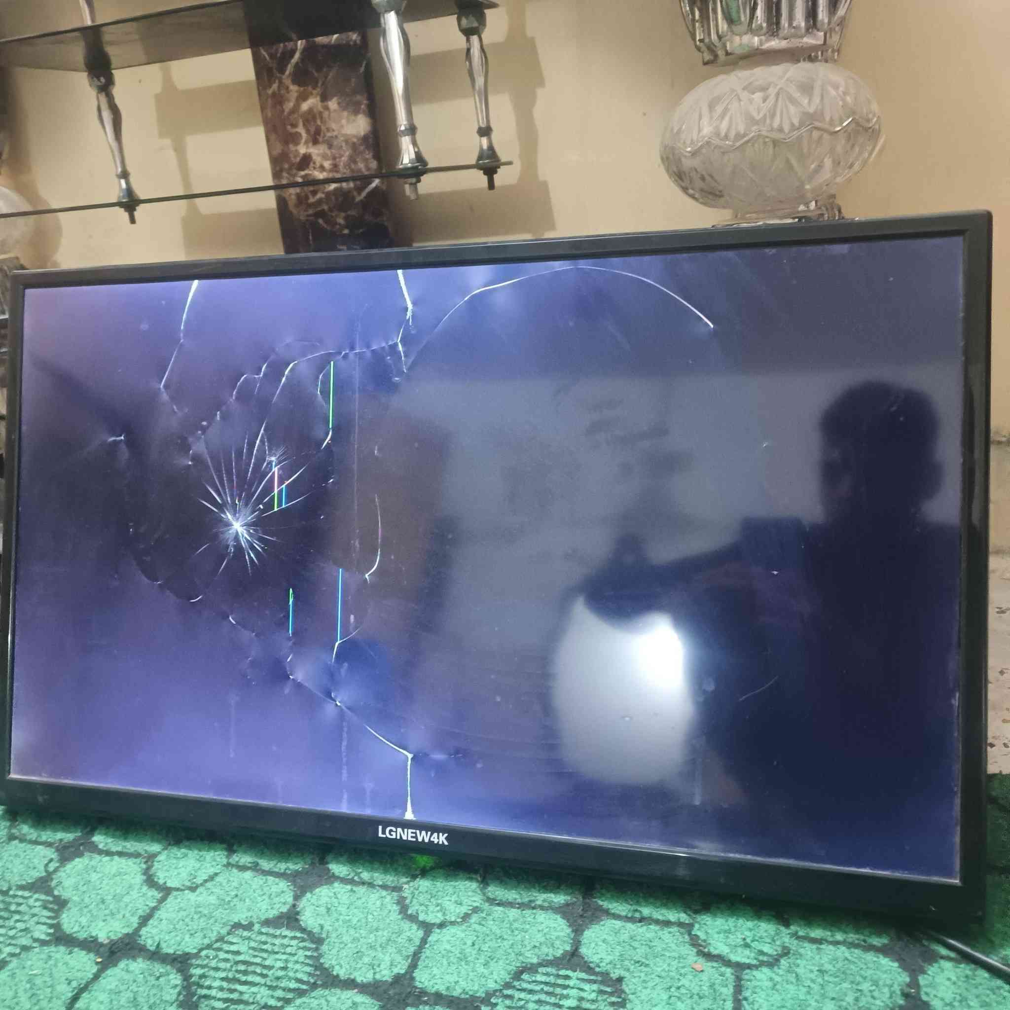 للبيع
شاشة حجم 32 سمارت شغاله مكسورة الشاشة + بلي 3 سلم عاطل بي كرت شاشة، ابيعهن سوا قيم واخذ مكاني بغداد ***********
