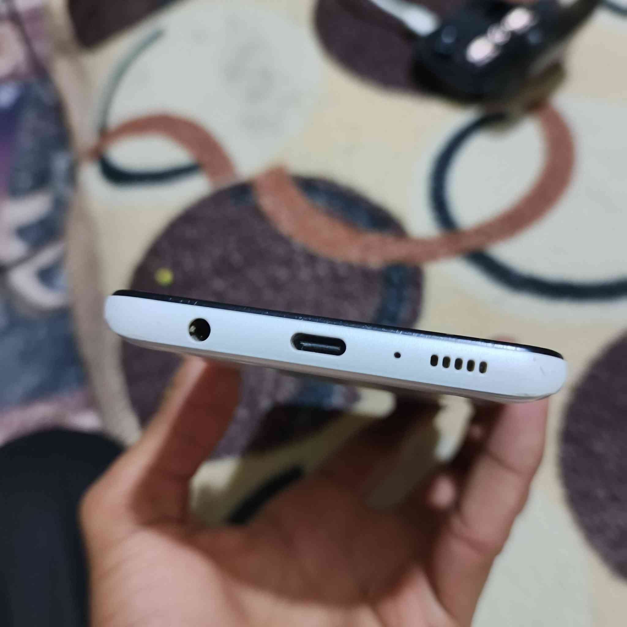 سلام عليكم جلكسي  A21 s  جهاز نضيف مكفول اي عطل ماابي سعر ٩٠ بي مجال قليل شحن يطول يوم كامل شراي يجي واتساب ***********
