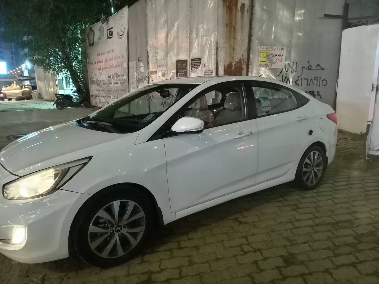 سلام عليكم اخوان اكسنت  للبي2016 خليجي دوش قطرتين محرك 1600 فول الشركه العامه للسيارات بيها ضربه شويه من الجاملغ عكس السايق وشويه من الباب فقط
السعر المطلوب ١١٢ وبيها مجال مكان سياره بوابه العراق
والزعفرانيه ***********
