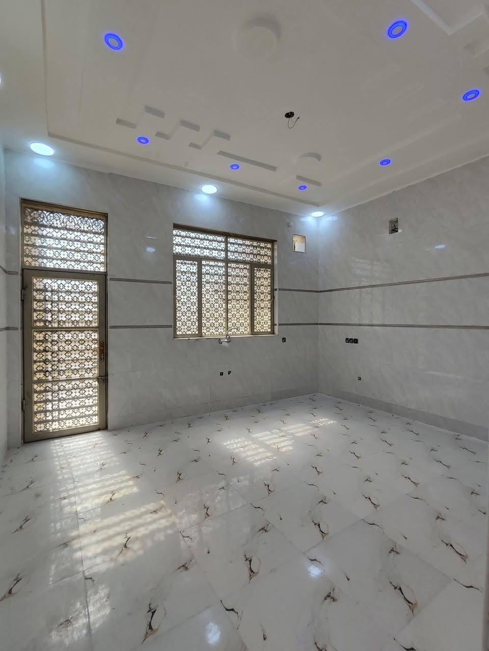 الدار للبيع نهاوند الثالثه خلف شارع 20 م قرب المدرسه المساحه 200 متر طابق واحد بناء حديث جاهز للسكن
.   

 للاستفسار الاتصال على الرقم ***********
