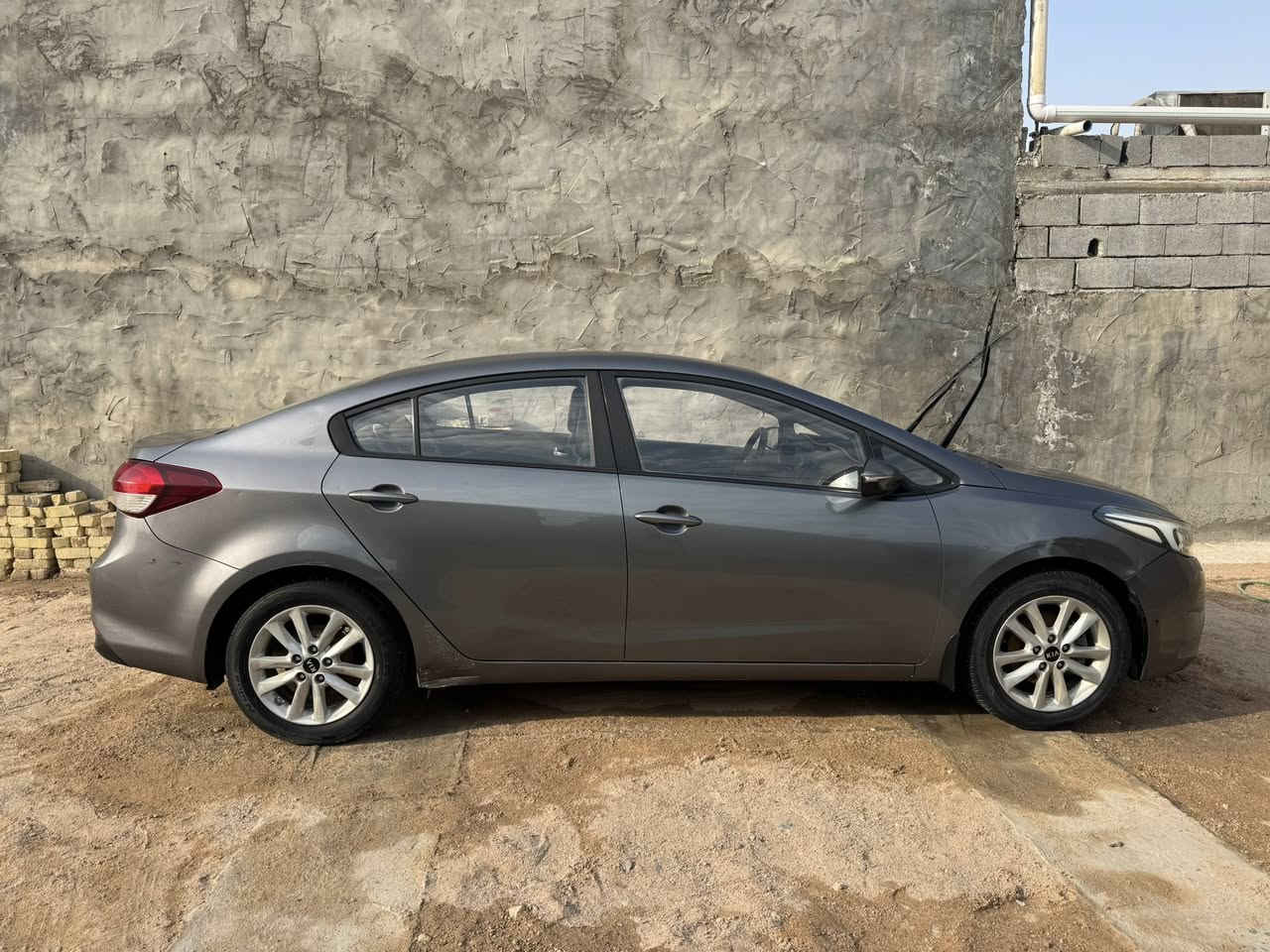 السلام عليكم 
 كيا سيراتو 2018 خليجي مكفولة محرك 1600 

شرط التحويل لمدة اسبوع فقط
 السعر 133 المكان البصرة شط العرب 

للاستفسار والاتصال (*********** )
