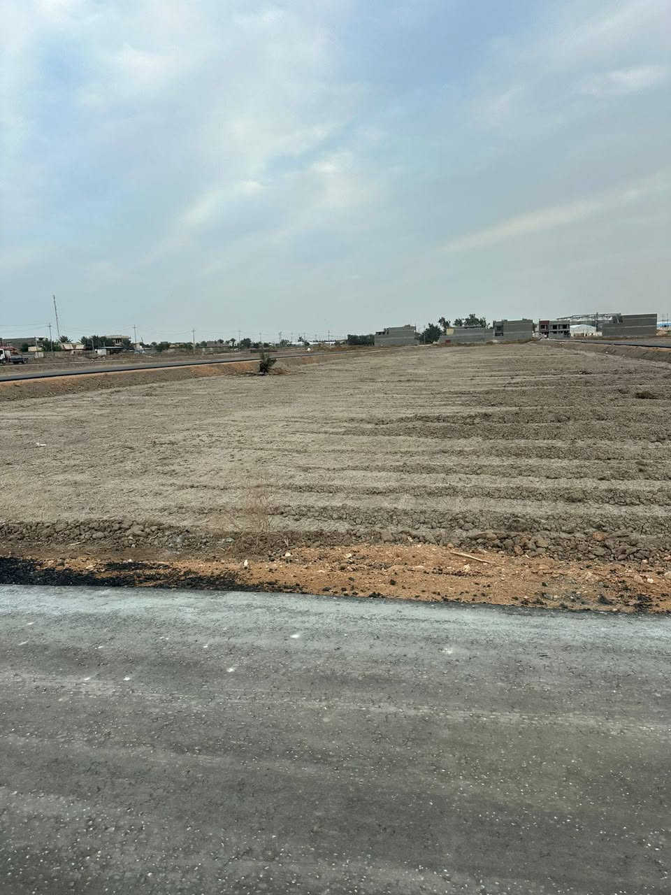 يعلن مكتب الشمري عن بيع قطع ماموضوح بالصور الاتيه   مرتسب والصور وعلى طريق حله كربلاء  خدمات كامله من ماء وكهرباء واناره شارع وتبليط 200 و 400 ومافوق متوفره كل مساحات والسعر والاستفسار كامل ع الارقام التاليه ***********
***********
