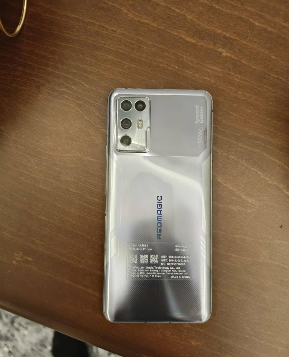 السلام عليكم جهاز  للبيع ريدماجك 6Rالجهاز نضافته 95% مخصص للالعاب عليه معالج سناب دراكون 90فريم بالببجي شفتات جانبيه  و نظام تبريد شاشته 144هرتز الجهاز فول ذاكره 128 عشوائيه 8 ملحقاته بس باكيت السعر 230 بي مجال للاستفسار *********** أو خاص
