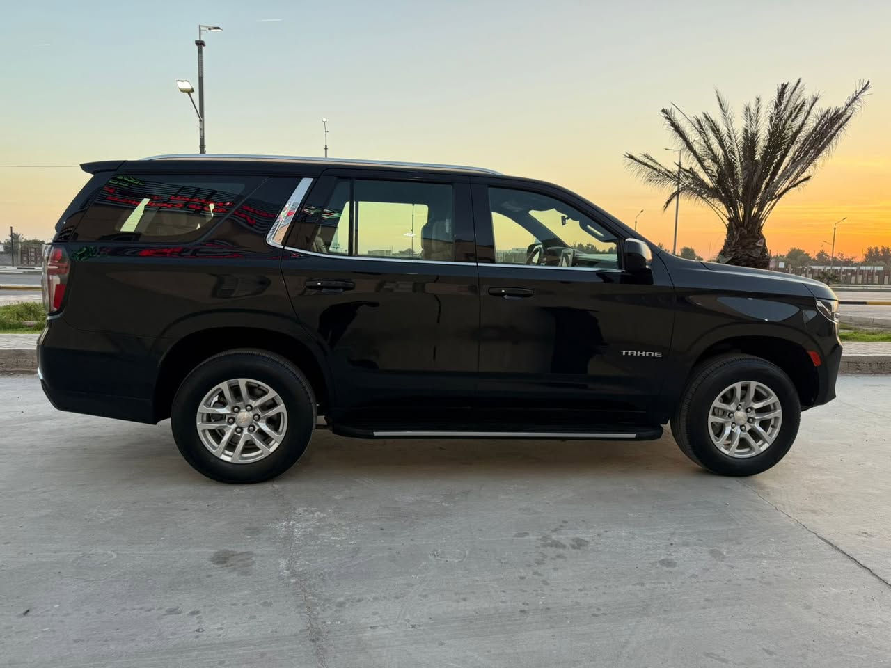 السلام عليكم تاهو موديل 2023 خليجي وكاله المنصور هزه ورقم بغداد الجديد مغلفه BBF بل كامل كفاله ضربه وصبغ وتبديل  مواصفات LS حساسات امامي خلفي ثلاجه علامه ضوء القمر ماشيه 58 جديده السياره . 
السعر :460 
العنوان : بصره 
رقم الموبايل:***********
